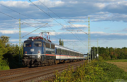 NX Ersatzzug mit 110 469 von TRI als Leerreisezug im Abendlicht bei Brühl