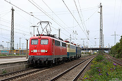 115 114 mit Lokzug 110 300 und 110 348 in Hürth Kalscheuren