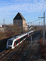 Aus Magdeburg Hbf kommend fährt der, aus dem 1648 452 und 1648 407 gebildete, RE74843 nach Erfurt am 29.12.2019 in Sangerhausen ein.