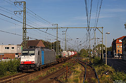 Railpool-186 102 mit KV-Zug in Emmerich