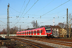 423 257 als einteilige S11 nach bergische Gladbach am Haltepunkt Köln Geldernstraße Parkgürtel, Bild 42335