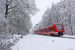 620 022 auf der Oberbergischen Bahn als RB11542 im Königsforst im Schnee, Bild 42378