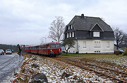 796 784 des Arbeitskreis Eifelbahn bei der Einfahrt in den Bahnhof Bindweide, Bild 42370