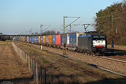 ES64 F4-993 der SBB-Cargo mit DGS auf der Rheintalbahn zwischen Graben Neudorf und Friedrichstal