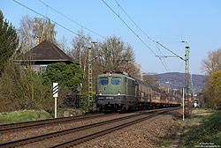 140 438 in grün der Bayernbahn mit Henkelzug am ehemaligen Abzweig Erpeler-Lay