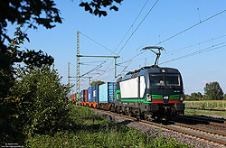 193 299 mit Containerzug auf der rechten Rheinstrecke bei Menden