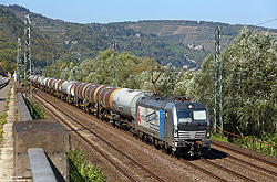 Retrack 193 993 mit Kesselwagenzug in Niederheimbach auf der linken Rheinstrecke