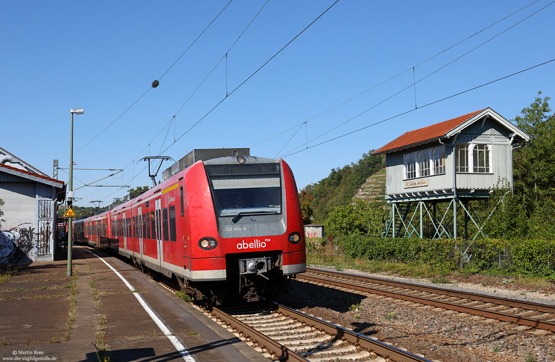406 004 vermietet an Abellio als Regionalbahn in Kirchheim (Neckar) mit ehemaligen Stellwerk