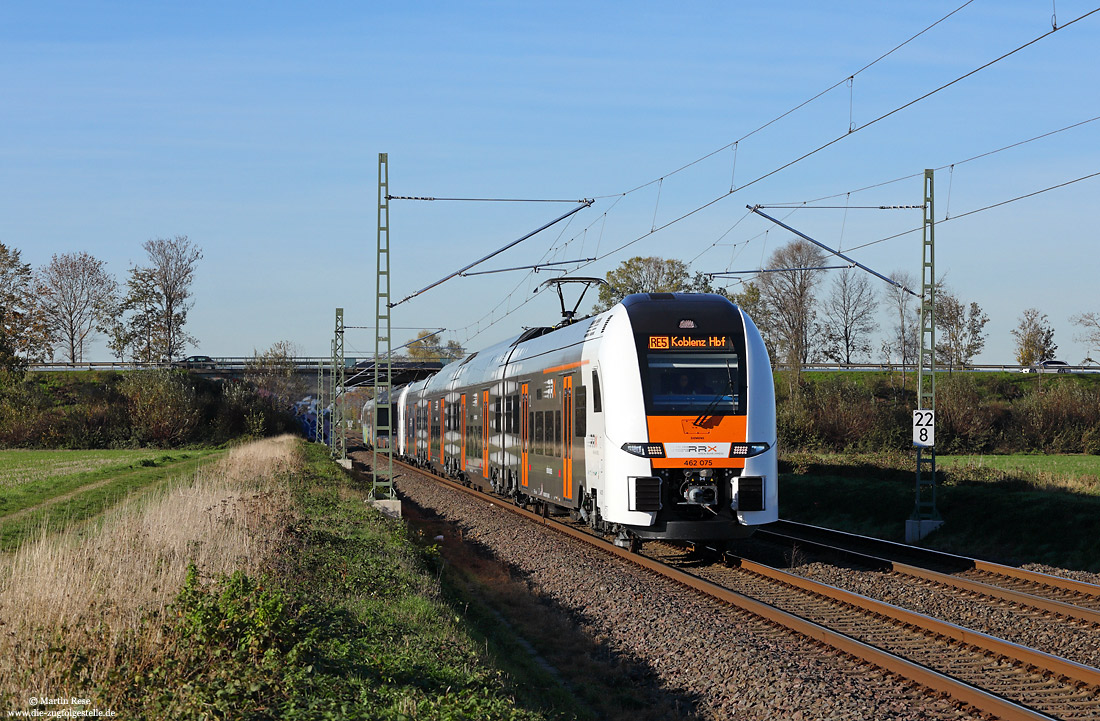 462 075 als RE5 zwischen Sechtem und Roisdorf auf der linken Rheinstrecke