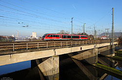 642 170 der Westfrankenbahn auf der Neckarbrücke in Heilbronn