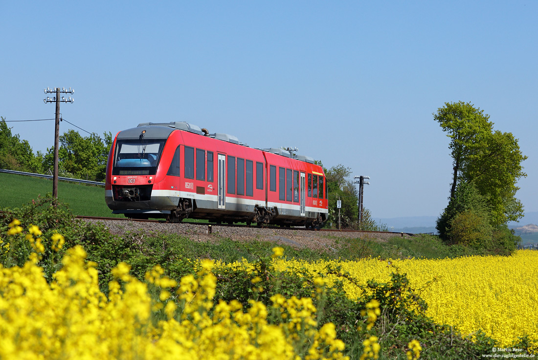 648 207 mit Telegrafenleitungen auf der Eifelquerbahn zwischen Kottenheim und Mayen Ost