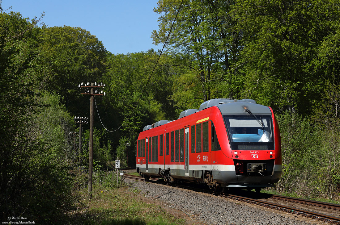 648 207 mit Telegrafenleitungen auf der Eifelquerbahn zwischen Thür und Kottenheim am Rapsfeld
