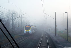 8442 117 von Abellio als RE nach Heilbronn Hbf im Nebel am Haltepunkt Nordheim (Neckar)