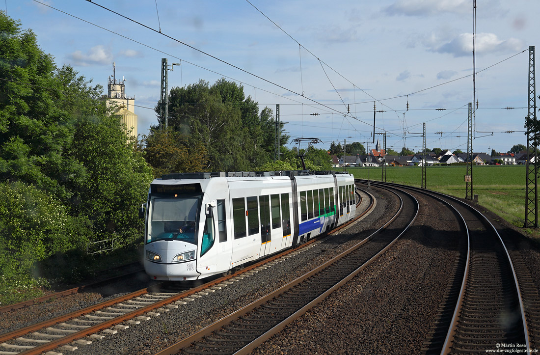RBK703 als RegioTramm nach Hümme in Espenau-Mönchehof aus dem Führerstand der 218 831 fotografiert