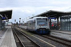 VT742 als Regionalbahn auf der Bördebahn im Bahnhof Euskirchen