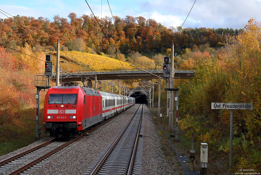 101 102 an der Überleitstelle Freudenstein auf der Schnellfahrstrecke Mannheim - Stuttgart im Herbst