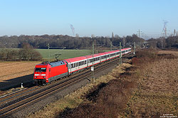 110 101 mit ÖBB-Wagen zwischen Leverkusen-Schlebusch und Berliner Straße