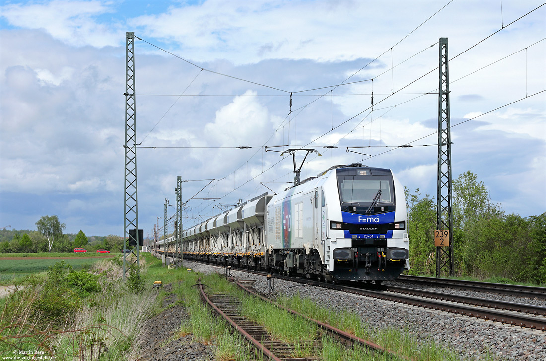 Stadler-Eurodual 20-04 mit Ganzzug auf der Nord-Süd-Strecke bei Obernjesa 