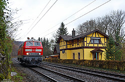 218 813 bei Bietigheim-Bissingen am ehemaligen Bahnwärterhaus