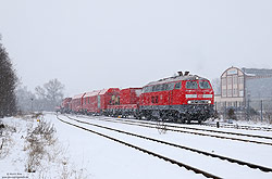 218 834 mit Notfallkran im Bahnhof Wernshausen im Schnee mit Formsignal