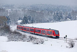 620 013 als Regionalexpress nach Köln im Schnee bei Schmidtheim auf der Eifelstrecke