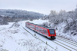 620 040 als RE10044 im Schnee bei Nettersheim auf der Eifelstrecke