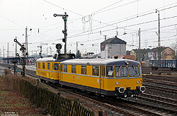 Gleismesszug 725 002 im Bahnhof Hanau mit Formsignale