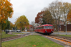 798 659 der Museumseisenbahn Ammerland-Barßel-Saterlang auf der Hafenbahn Leer im Herbst