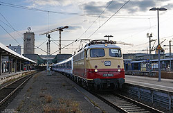 E10 1309 alias 113 309 des EVU TRI mit Beamten-Shuttle nach Tübingen in Stuttgart Hbf