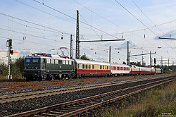 E40 128 des DB-Museums mit Überführung VT11.5 nach Berlin in Northeim zum Treffen mit dem Connecting Europe Express