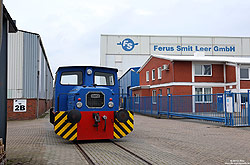 blaue Lok 1 DIEMA 4629 1982 der Hafenbahn Leer an der Werft Ferus Smit Leer GmbH