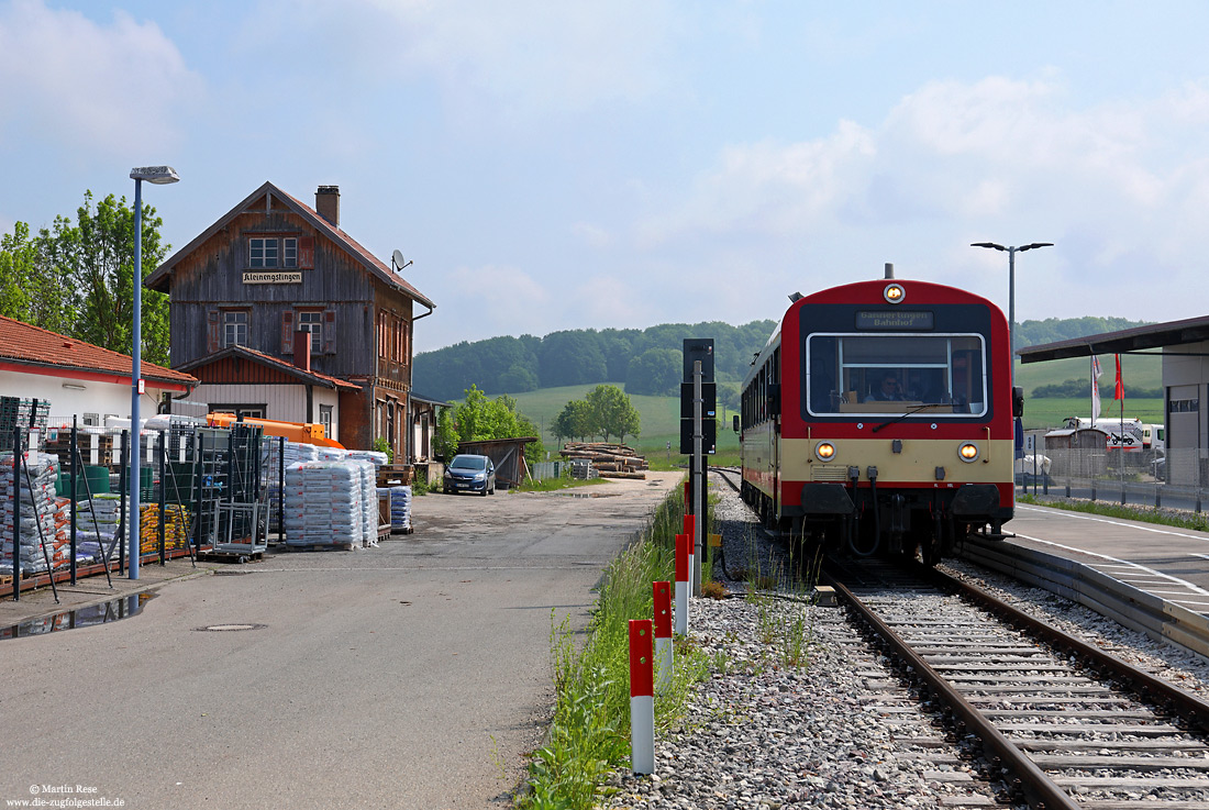 VT41 der SAB im Bahnhof Kleinengstingen