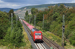 101 079 mit dem aus ÖBB-Wagen gebildeten EC119 bei Bingen Gaulsheim