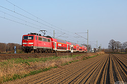 111 143 in verkehrsrot mit Gebrauchtzug-Doppelstockwagen bei Brühl