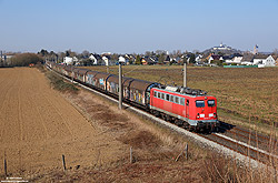 140 432 der Bayernbahn mit Henkelzug bei Siegburg auf der Siegstrecke