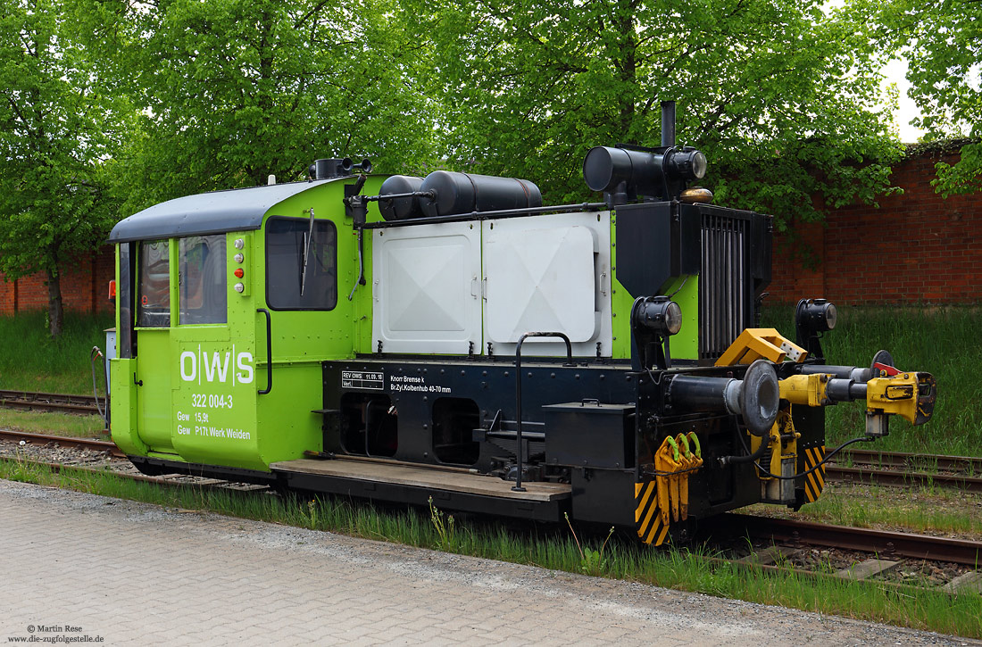 322 004 als Werklok der Oberpfälzischen Waggon-Service GmbH OWS in grün/schwarzer Lackierung