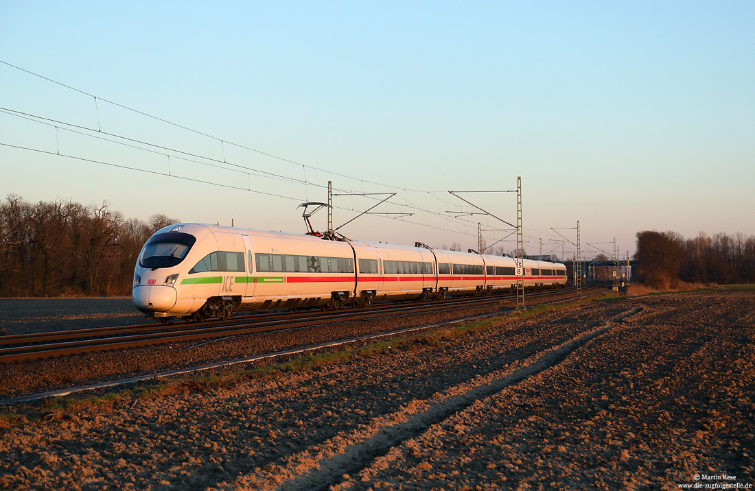 411 017 als ICE28 im letzten Licht bei Brühl auf der linken Rheinstrecke