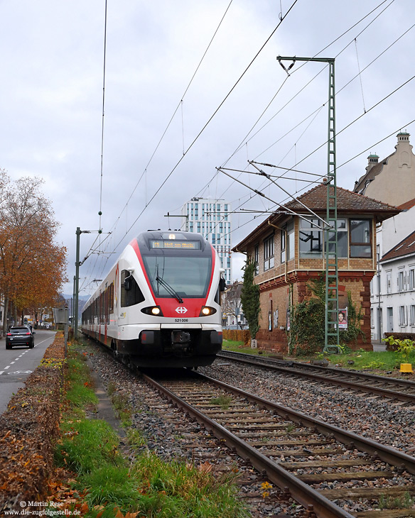 RABe521 008 als S6 nach Weil im Bahnhof Lörrach am ehemaligen Stellwerk Ww