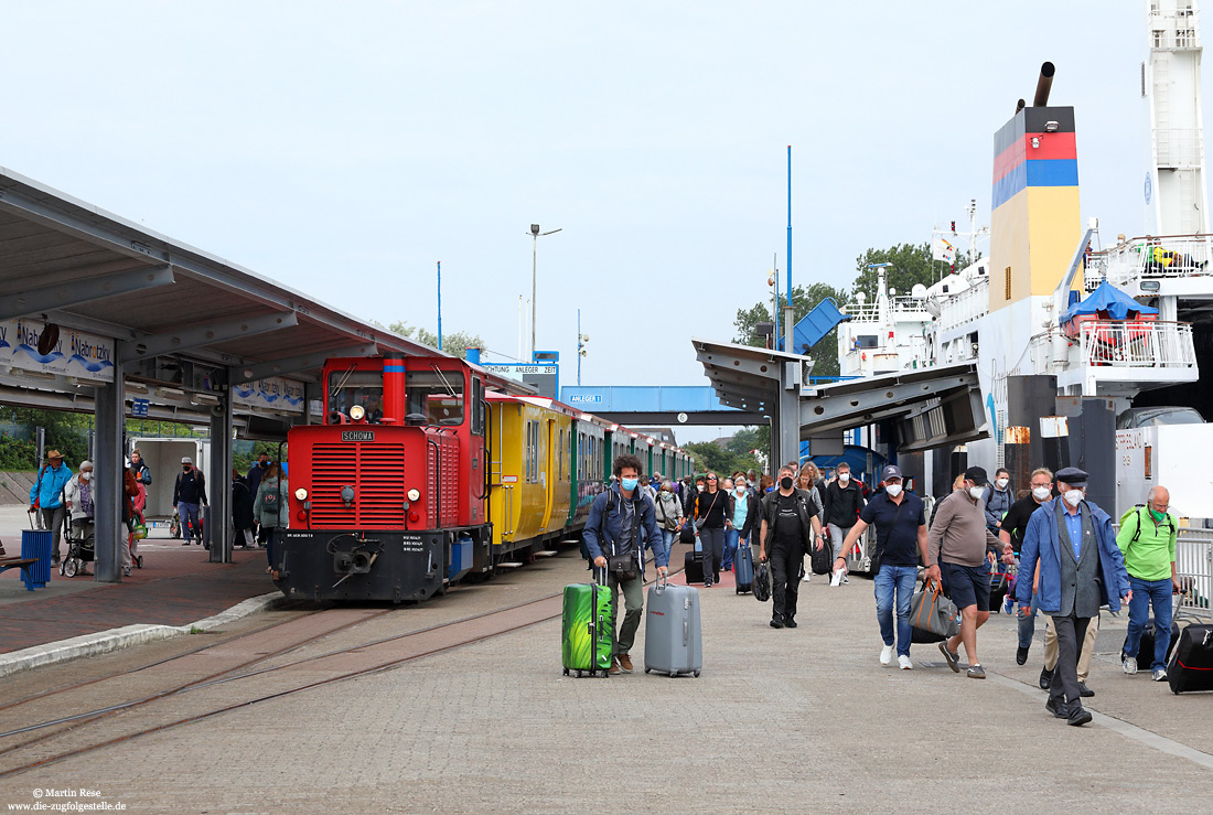 Lok Hannover der Borkumer Kleinbahn im Bahnhof Borkum Hafen