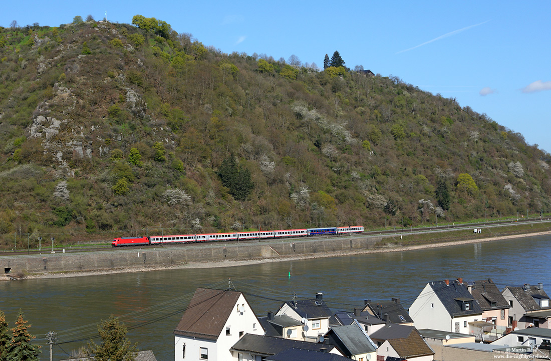 IC118 mit Wagen der ÖBB und mit 101 065 bepannt auf der linken Rheinstrecke bei Bad Salzig