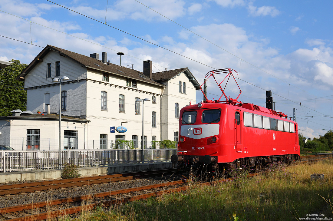 110 198 des Unternehmens Train Rental TRI im Bahnhof Leichlingen