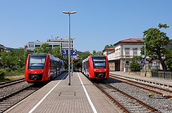 622 040 und 623 014 auf der Pfälzer Südbahn im Bahnhof Bad Dürkheim