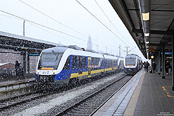 648 172 als Regionalbahn nach Buxtehude im Schneetreiben im Bahnhof Bremerhaven Hbf