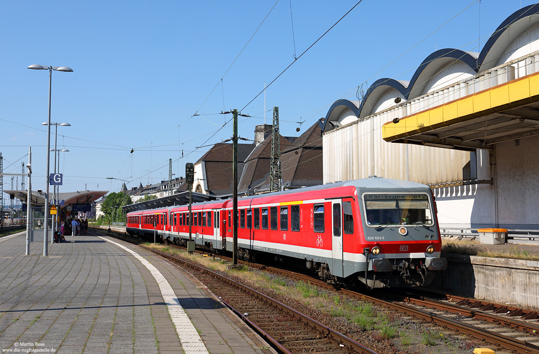 628 693 als RE nach Karlsruhe in Koblenz Hbf