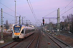 ET5.04 der Eurobahn im abendlichen Licht in Düsseldorf-Gerresheim aus der Lokführerperspektive