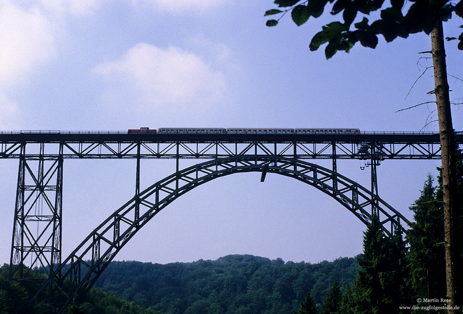 212 264 vom Bw Wuppertal auf der Müngstener Brücke