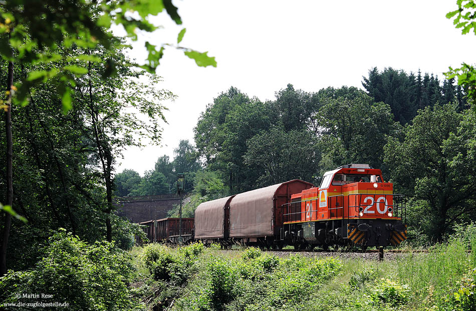 Leihlok 266 781, alias SECO 20, bei Solingen Schaberg mit Güterzug