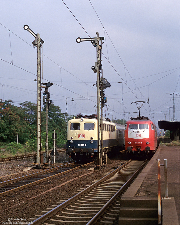 103 180 und 110 279 im Bahnhof Köln Kalk mit Formsignale