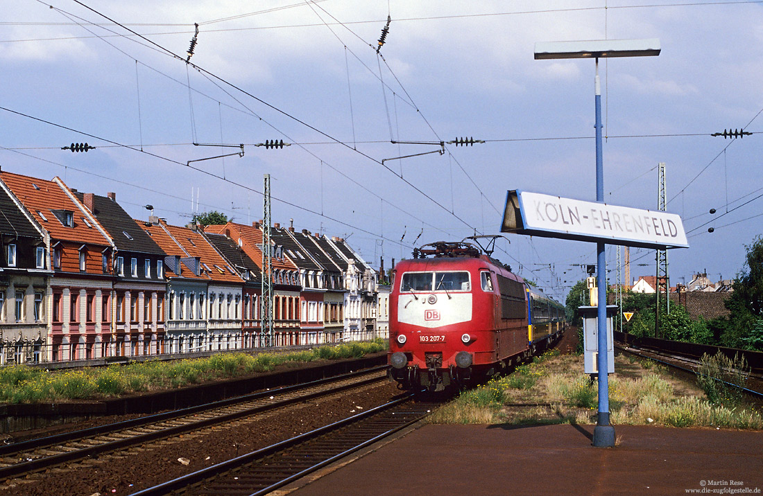 103 207 im Bahnhof Köln Ehrenfeld vor dem Umbau