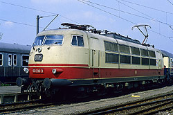 103 230 mit Aufkleber 150 Jahre Eisenbahn in Deutschland in Hannover Messebahnhof